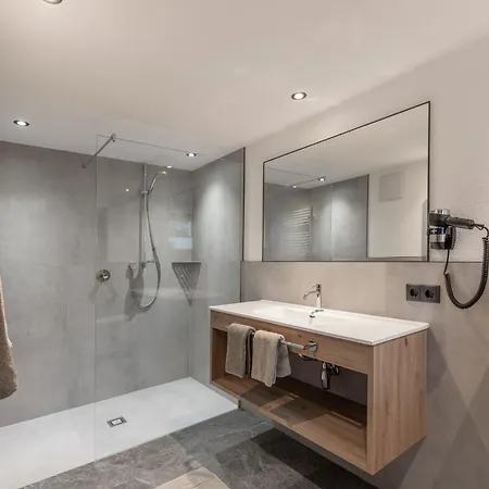 杰戈尔霍夫堡公寓 *